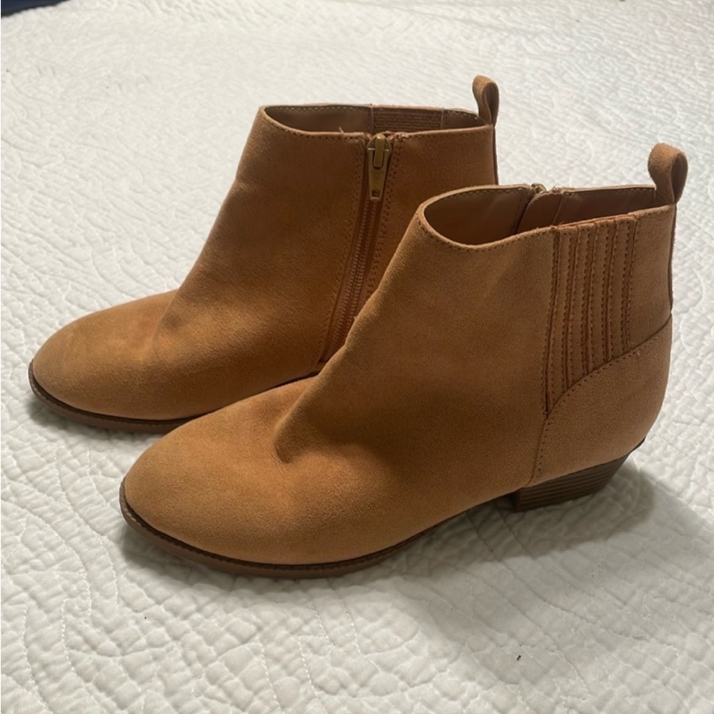 Girls sueded ankle boots, size 2, tan, EUC